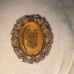 Vintage glass cameo brooch